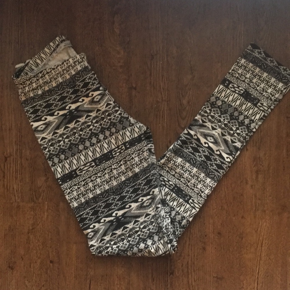 Pull & Bear Black and White Cream Leggings